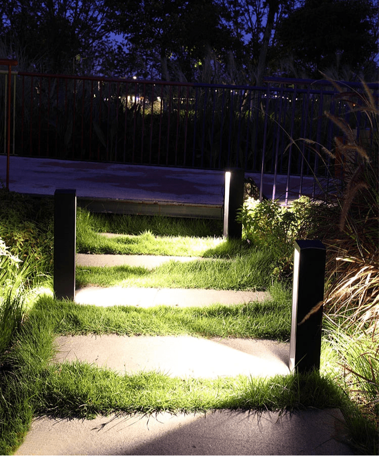 Jackson LED Outdoor Lawn Lamp